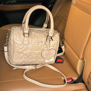 🆓🔥Juicy Couture speedy best seller satchel. NWT